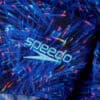 בגדי ספורט של Speedo עם עיצוב צבעוני ומודרני.