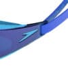שעון ספורט דיגיטלי של Speedo עם עיצוב מודרני וקל לשימוש.