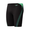 בגד ים שחור של Speedo עם עיצוב אלגנטי ואופנתי לשחייה מקצוע.