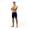 בגד ים קצר של Speedo לגברים, עיצוב ספורטיבי וצבעוני.