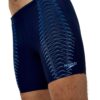 בגד ים שחייה לגברים של Speedo עם עיצוב דינמי בצבע כחול כהה.