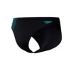 בגד ים שחייה של Speedo לגברים בצבע שחור עם לוגו כחול.