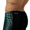 בגדי ספורט של Speedo עם עיצוב מרהיב וצבעים תוססים.