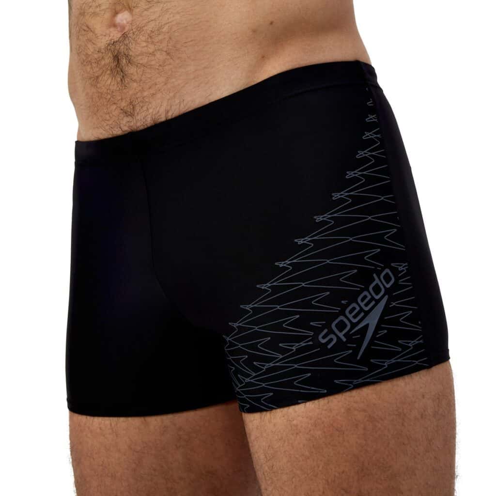 Speedo שחייה גברים בגד ים קצר בגד ים קצר של Speedo לגברים עם עיצוב מודרני וצבע שחור.